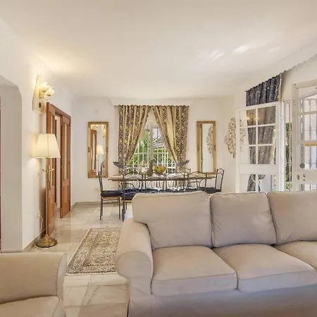 Villa Marina - 5 Min Walk To The Beach, Heated Pool, Spa, 5 Bedrooms Benalmadena