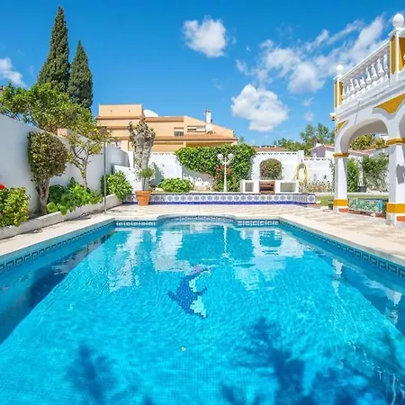 Villa Marina - 5 Min Walk To The Beach, Heated Pool, Spa, 5 Bedrooms Benalmadena