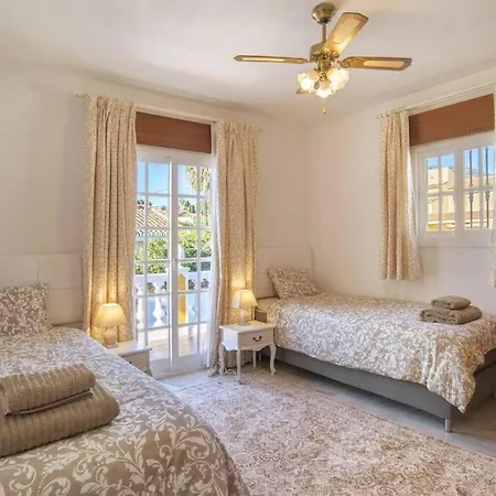 Villa Marina - 5 Min Walk To The Beach, Heated Pool, Spa, 5 Bedrooms
