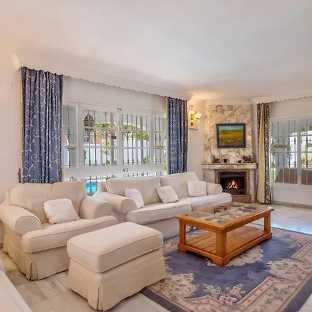 Marina - 5 Min Walk To The Beach, Heated Pool, Spa, 5 Bedrooms