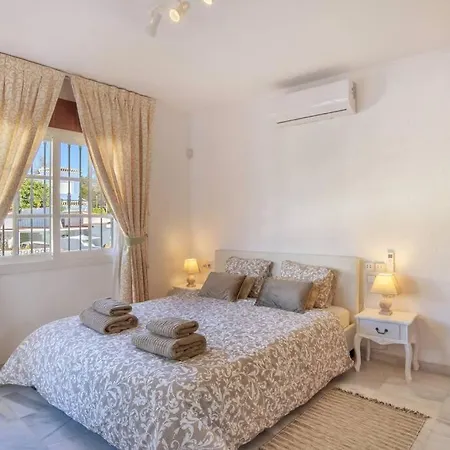 Marina - 5 Min Walk To The Beach, Heated Pool, Spa, 5 Bedrooms Villa *