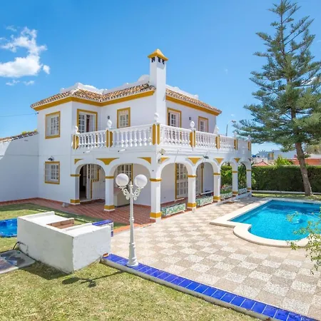 Marina - 5 Min Walk To The Beach, Heated Pool, Spa, 5 Bedrooms Villa *